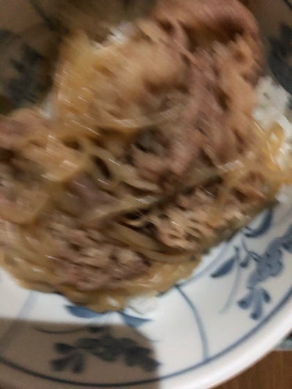 関西の大阪の牛丼。吉野家っぽい薄口醤油が秘訣