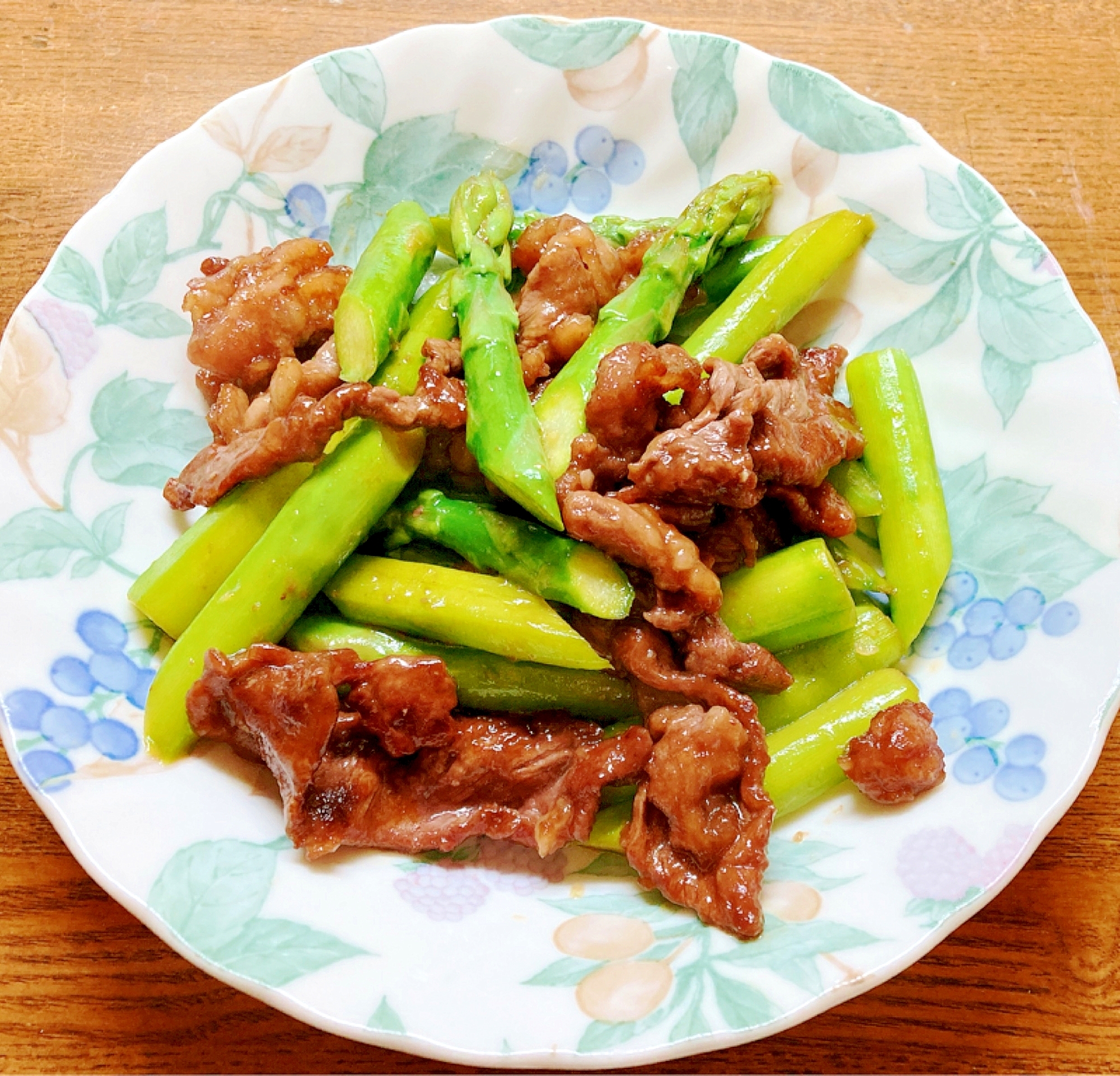 アスパラと牛肉の大蒜生姜炒め