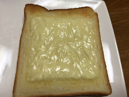 冷凍食パンで♡サクサク♡マーガリンチーズトースト♪