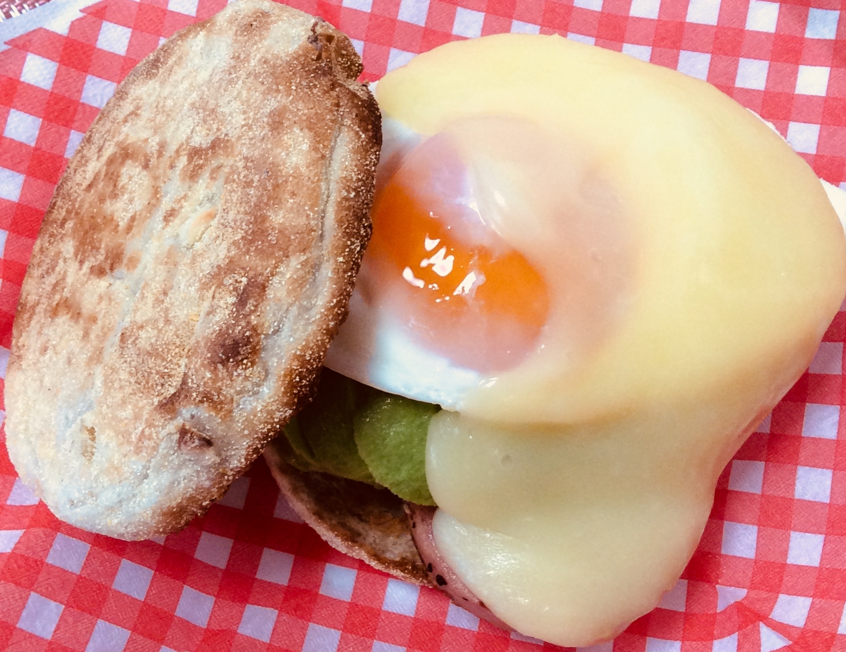 マフィンでカフェ風ハンバーガー