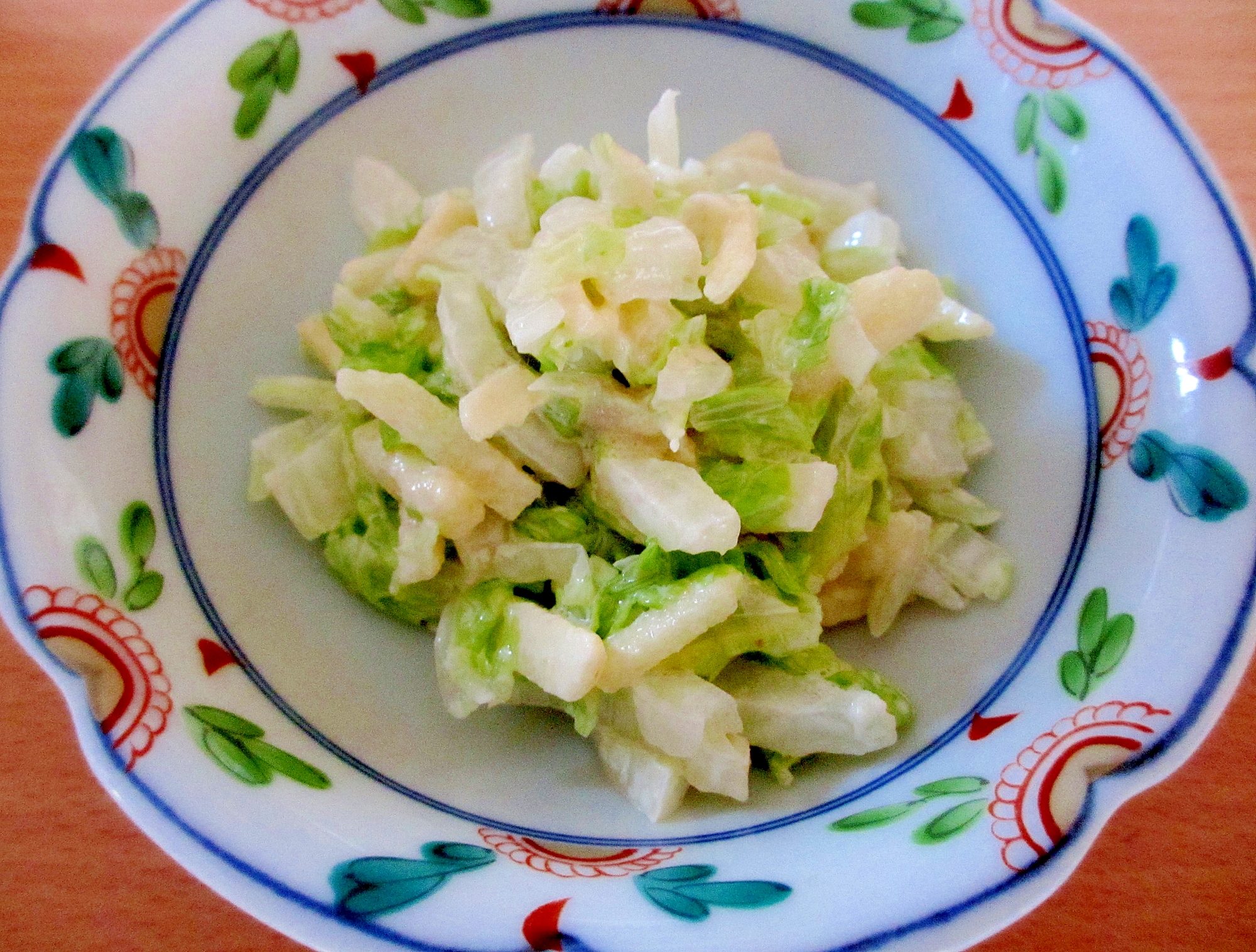 柚子胡椒マヨが美味しい☆白菜とリンゴのサラダ