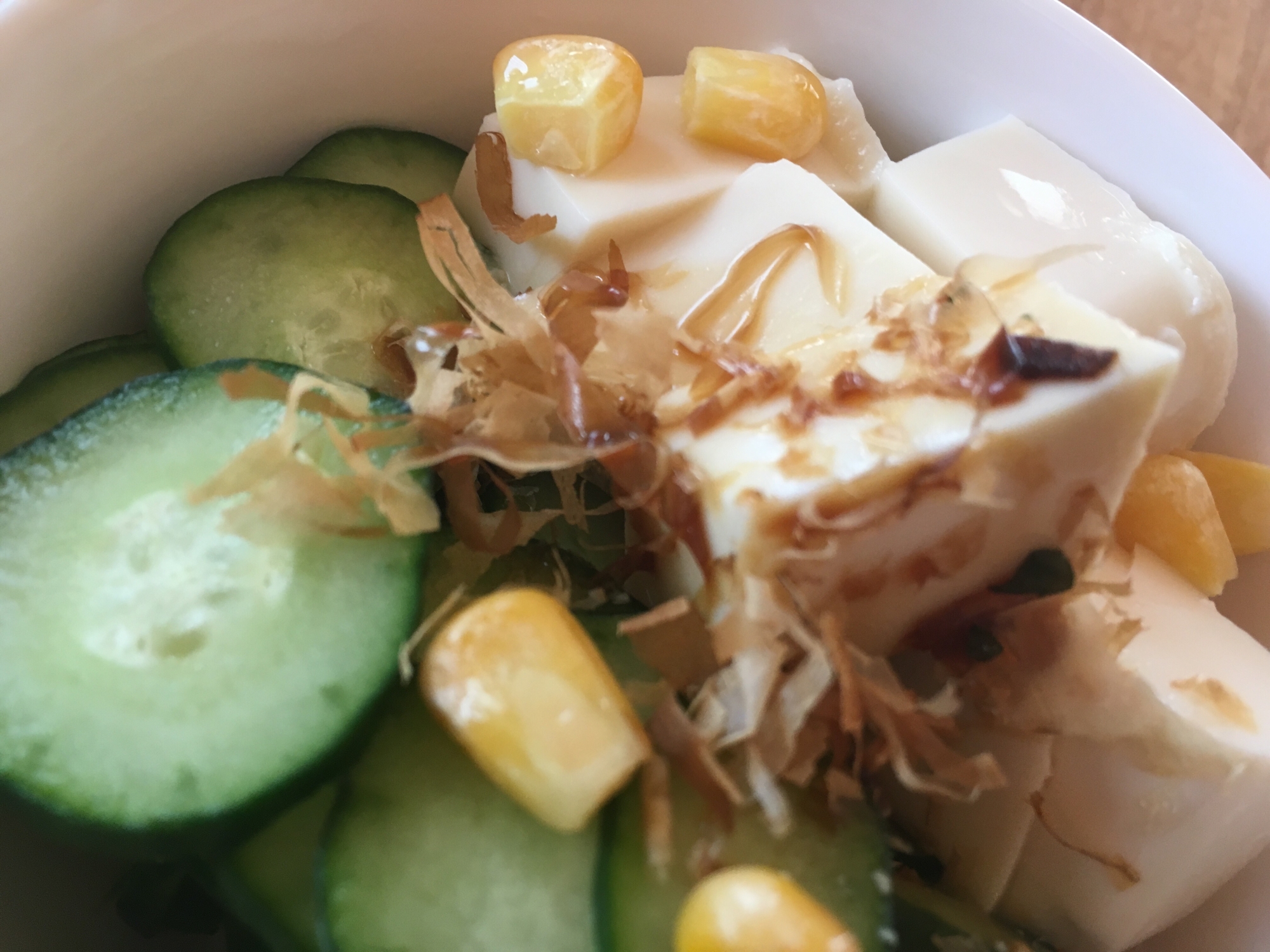 豆腐ときゅうりとコーンのおかかサラダ