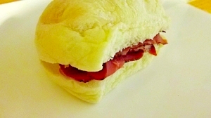 パストラミビーフのオープンンサンドイッチ