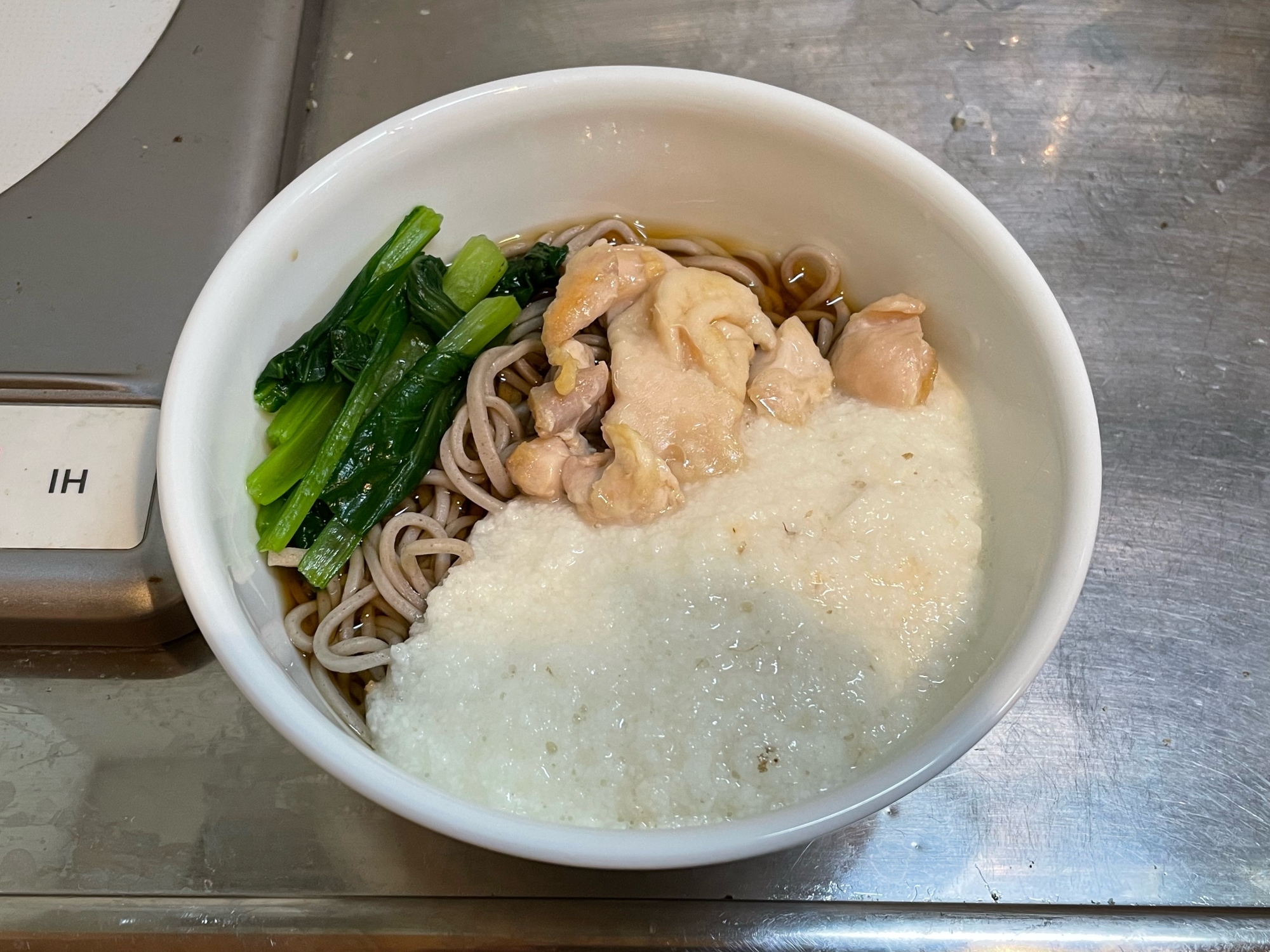 鶏もも肉と小松菜ととろろのそば