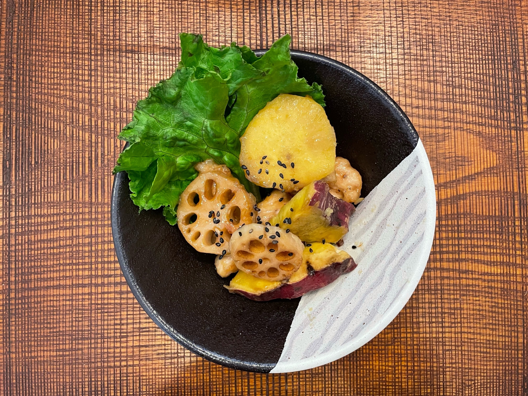 秋の味覚！鶏むね・れんこん・さつまいもの甘辛ダレ！