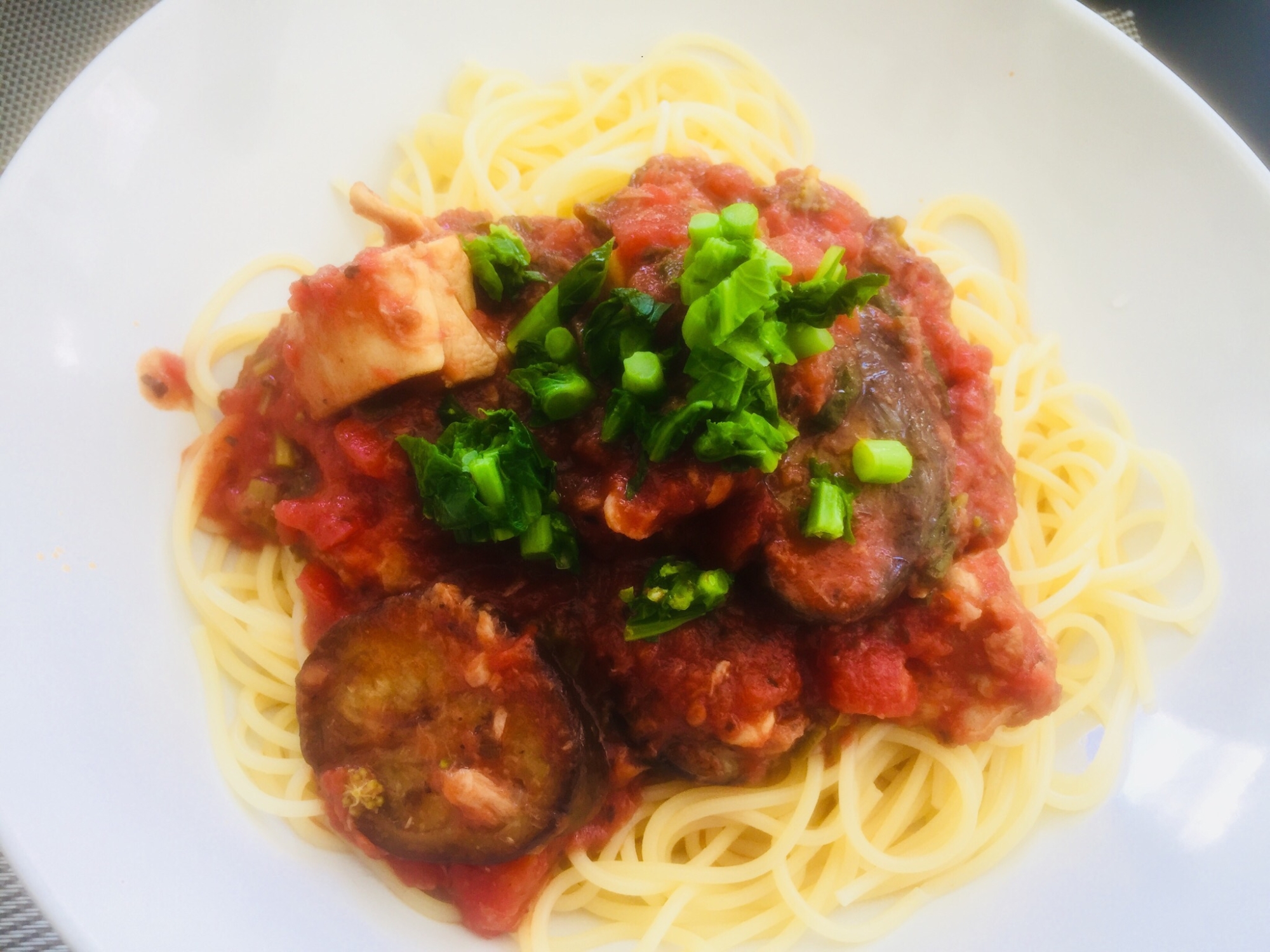 鶏肉とナス、ツナのトマトパスタ+菜の花