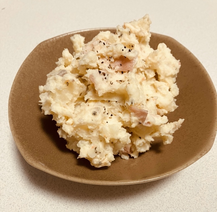 国産チーズといぶりがっこのポテトサラダ