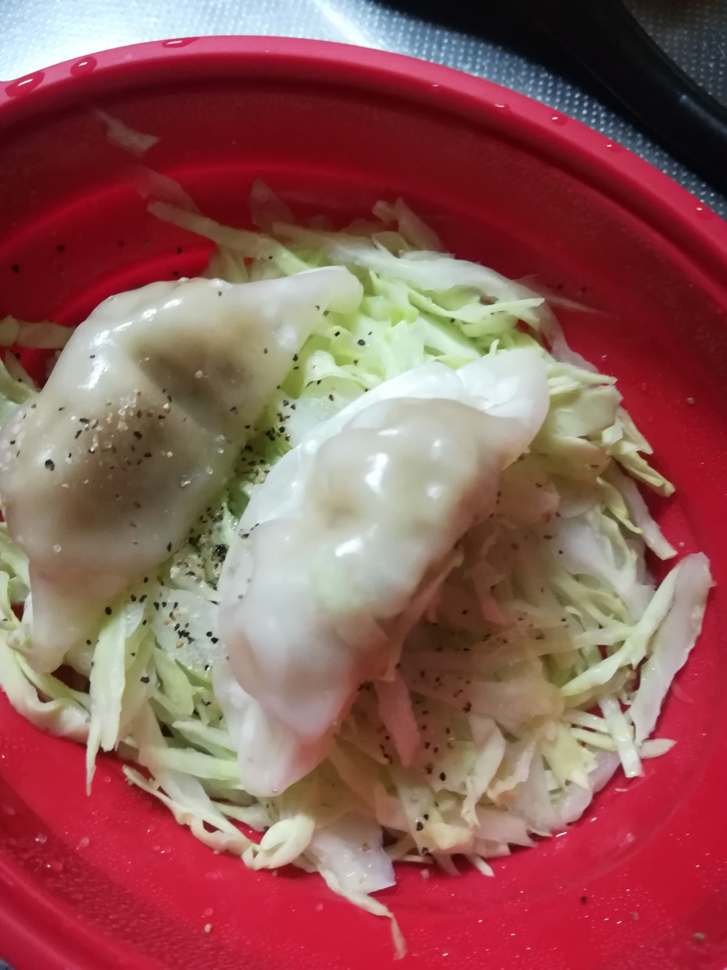 キャベツと餃子のレンジ蒸し