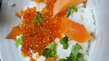 業務スーパーの炙りトロサーモンといくらで海鮮親子丼 レシピ 作り方 By 明宏 楽天レシピ 業務スーパーの炙りトロサーモンといくらで海鮮親子丼 レシピ 作り方 By 明宏 楽天レシピ