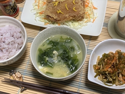 白菜とワカメとたまごの味噌汁