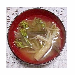 わらびとえのきの味噌汁
