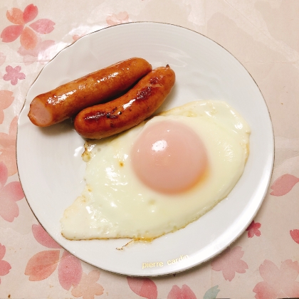 キャンプ～しょうゆ目玉焼きウインナー添え