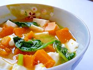 豆腐とかぼちゃとほうれん草の味噌汁