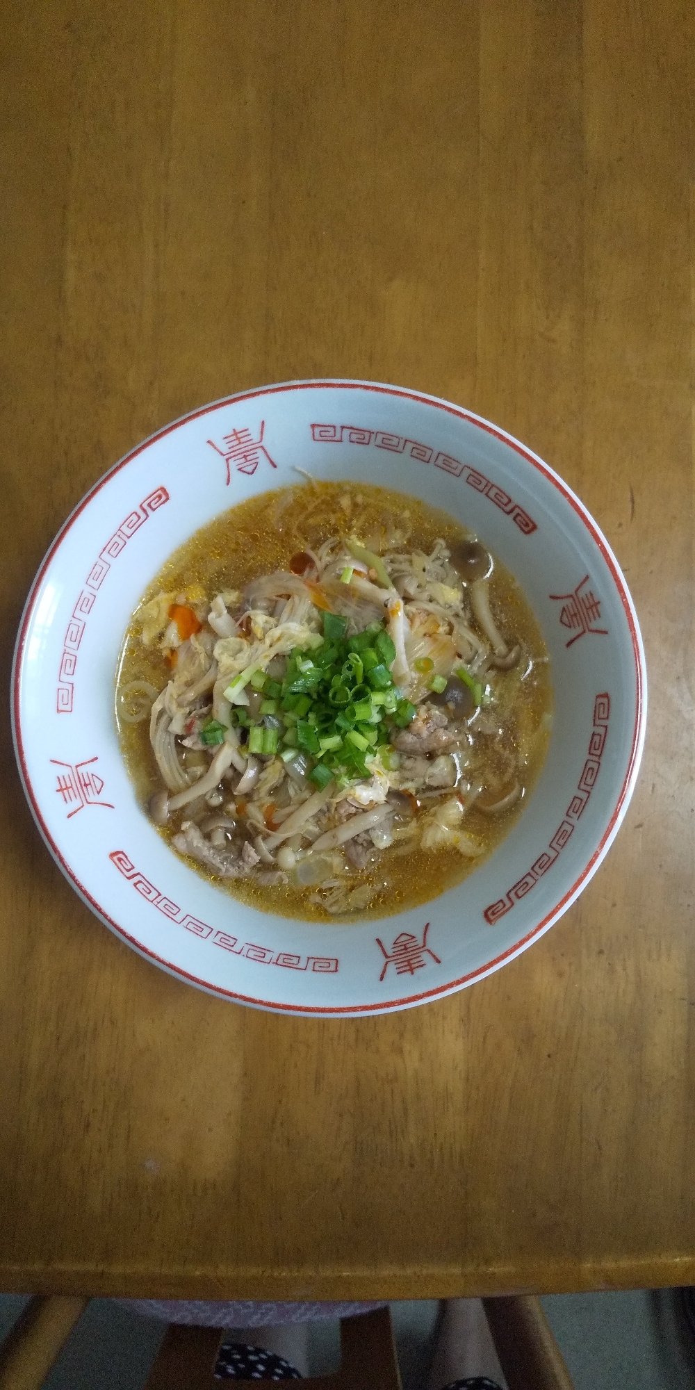 スープも手作りで！サンラータン麺