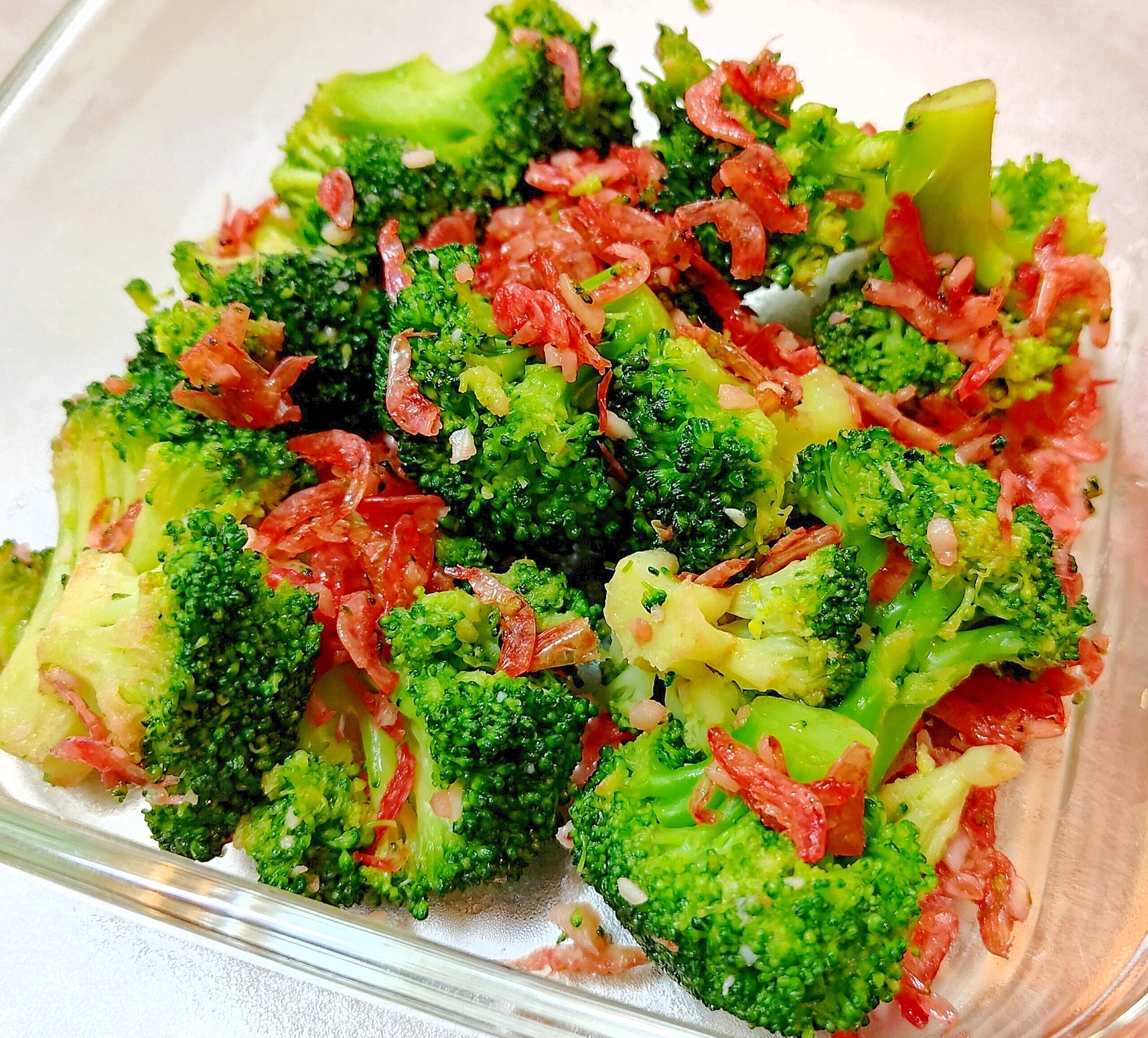 彩り鮮やか♪ブロッコリーと小海老のナンプラー炒め