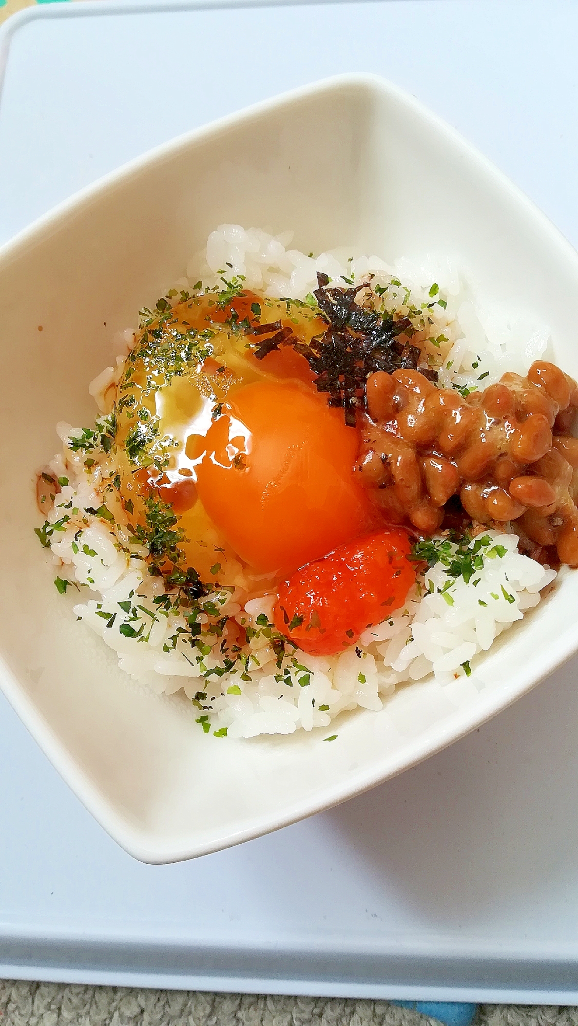 納豆と明太子ソースとダブル海苔の卵かけご飯