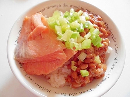 鮭の西京漬け焼きのせ　納豆ご飯