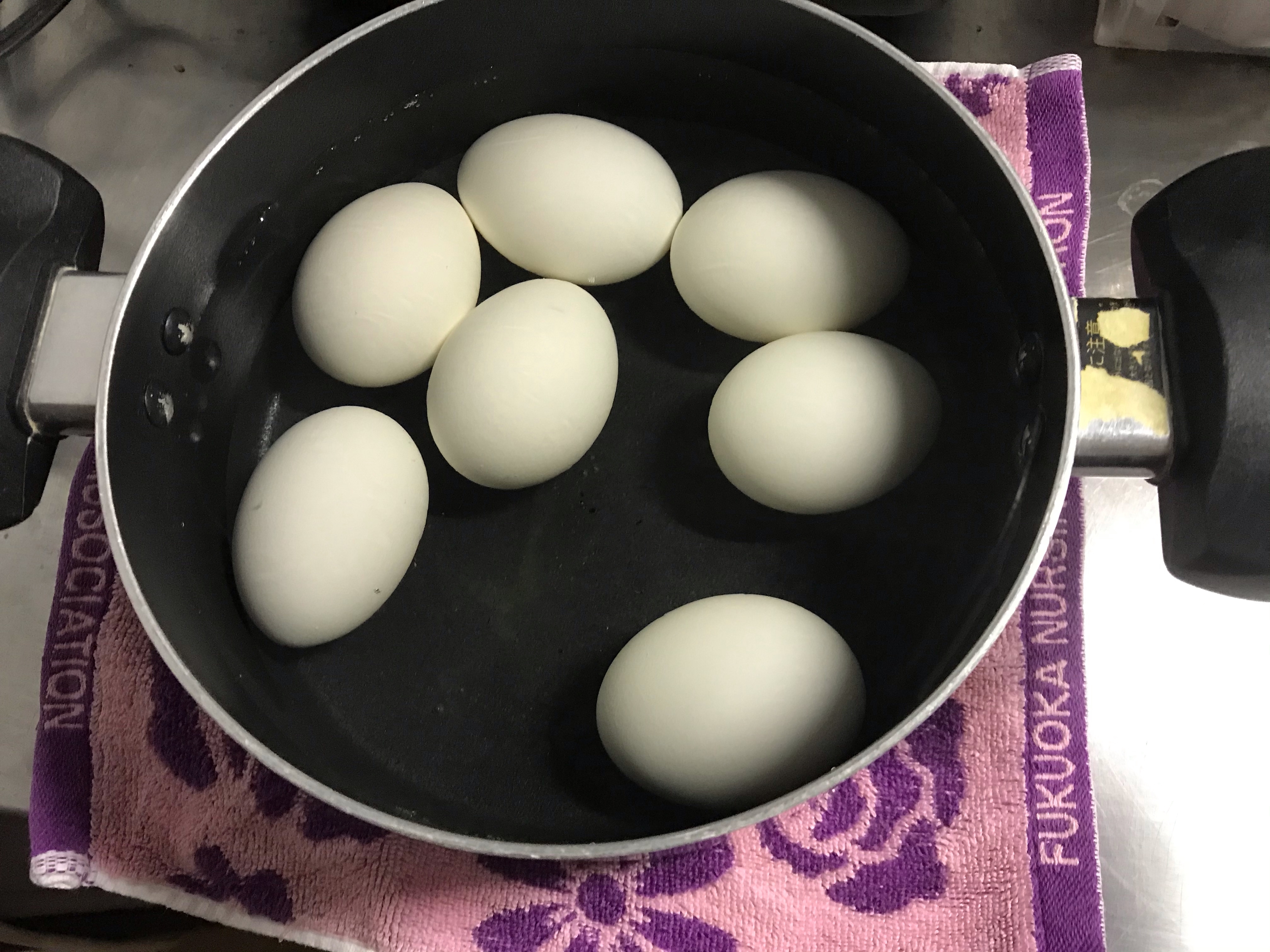 程よい硬さで剥きやすい 一番普通の茹で卵 レシピ 作り方 By ふくぽぴ 楽天レシピ 程よい硬さで剥きやすい 一番普通の茹で卵 レシピ 作り方 By ふくぽぴ 楽天レシピ