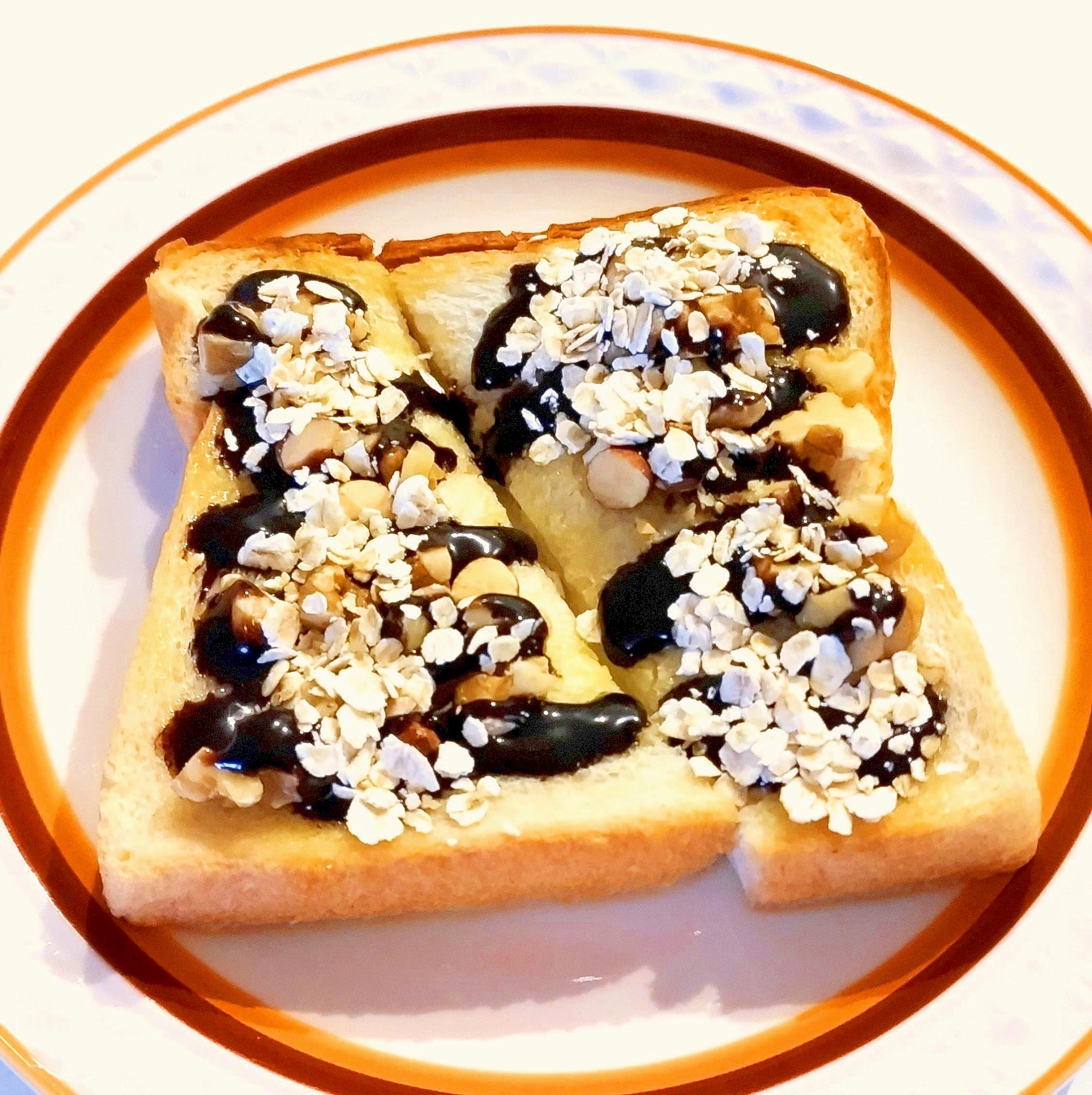 オートミールとナッツのチョコシロップトースト