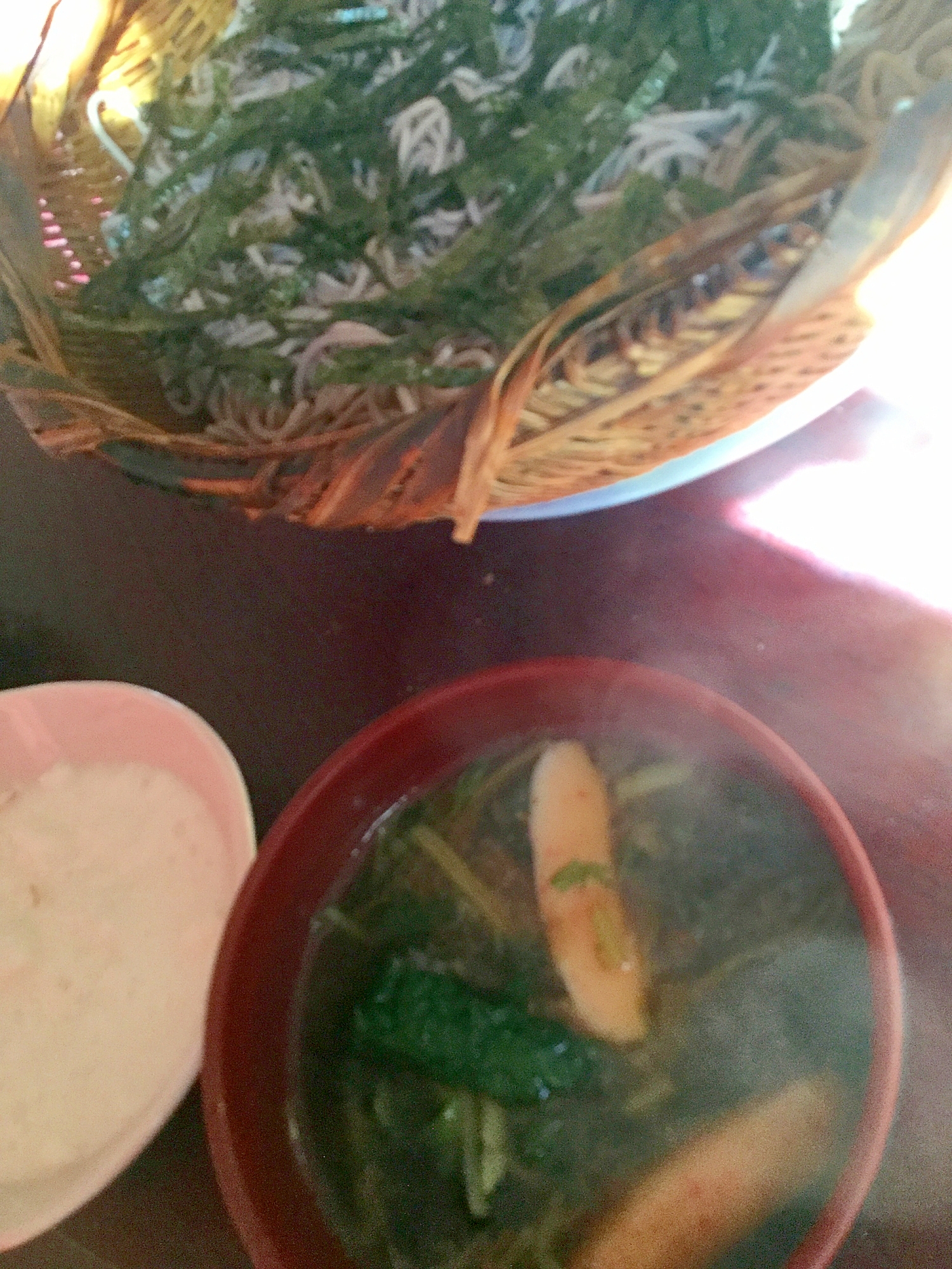 小松菜とカニ入り蒲鉾のとろろザル蕎麦。