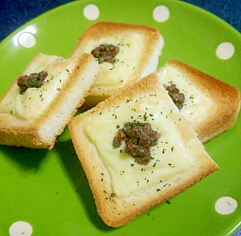 カナッペ風おつまみトースト☆アンチョビチーズ