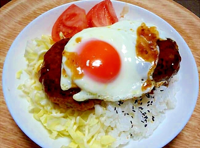 目玉焼き乗せ照り焼きバーグのワンプレート