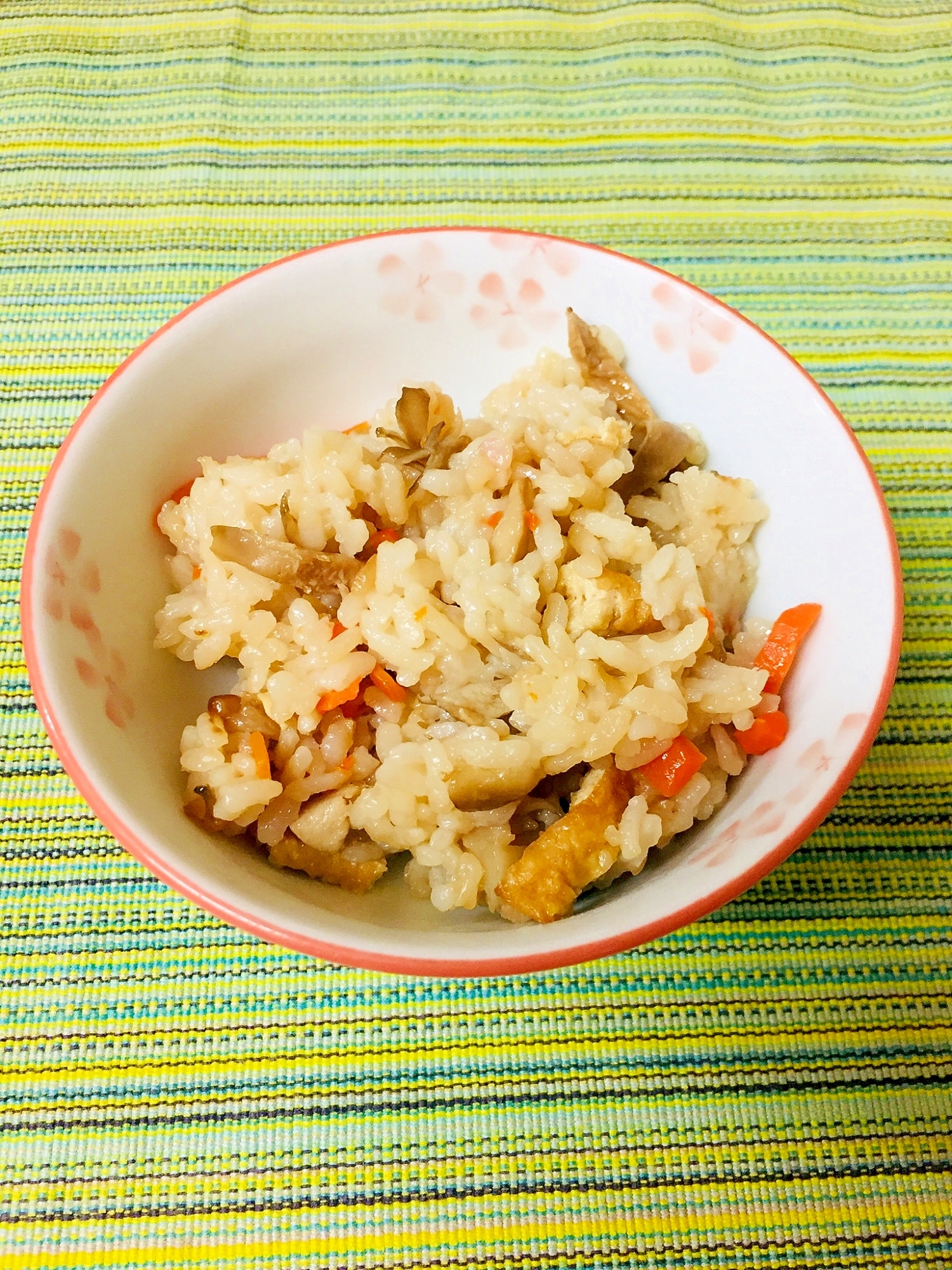 舞茸と人参と油揚げの炊き込みご飯