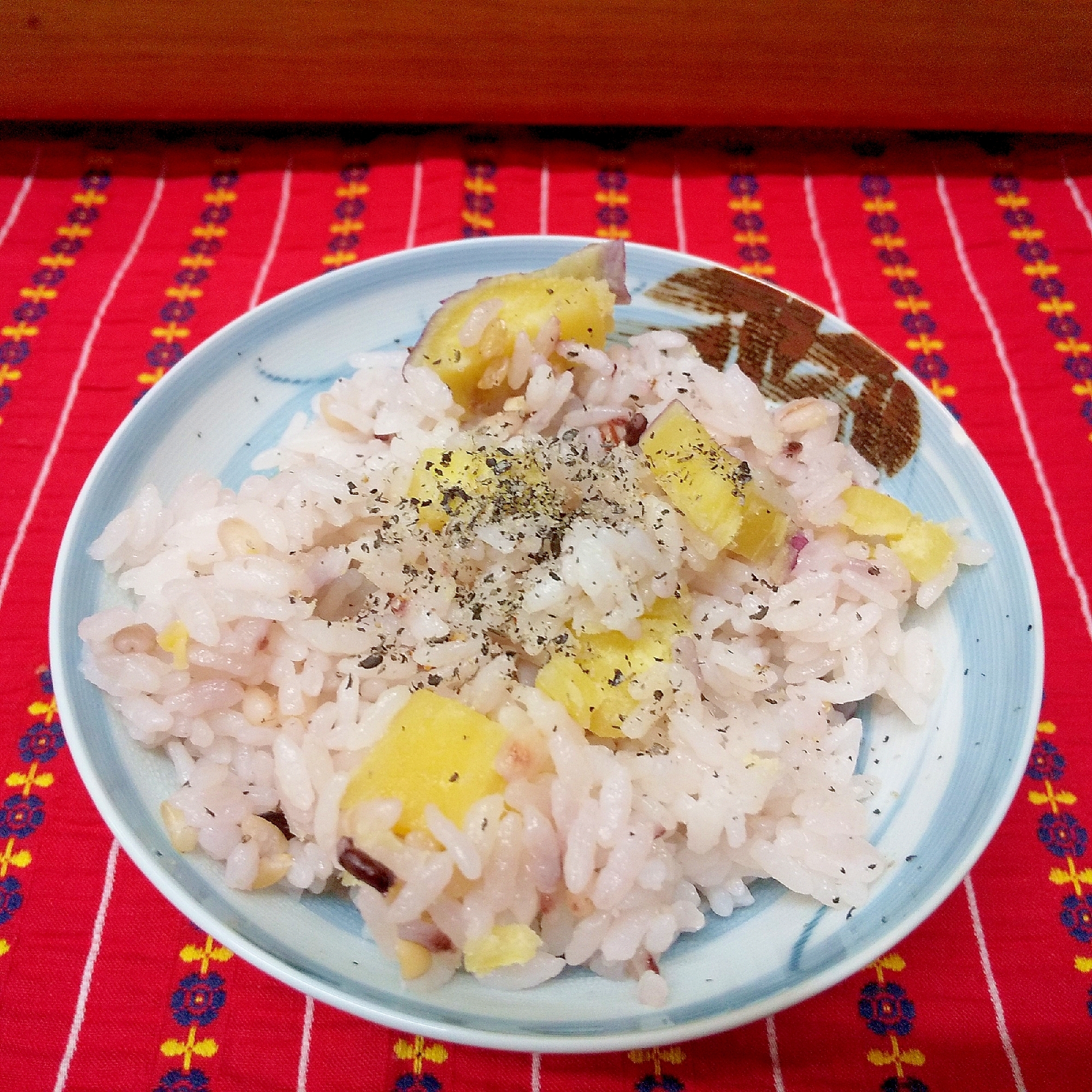 雑穀米でさつまいもご飯