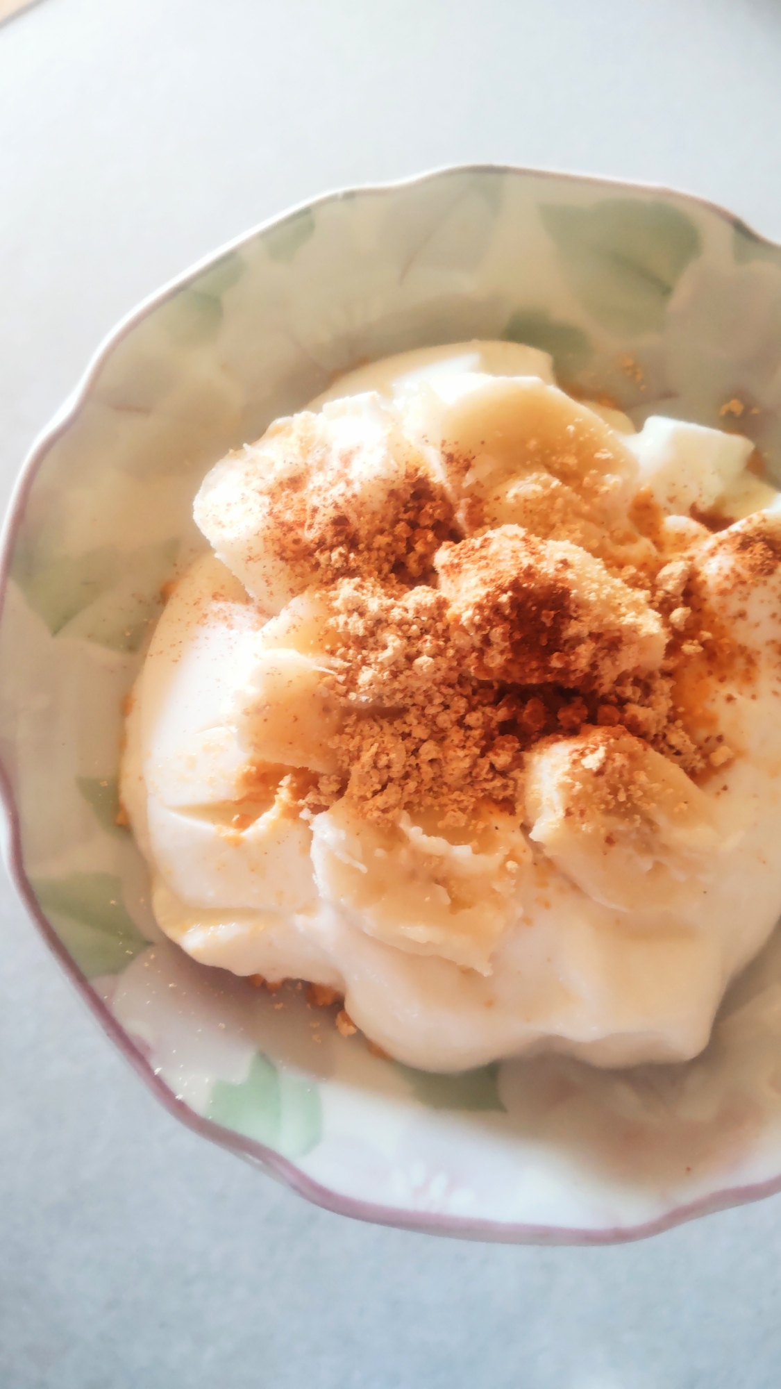 きな粉とシナモンたっぷりバナナヨーグルト