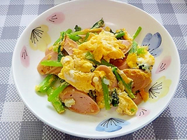 小松菜と魚肉ソーセージのカレー卵炒め