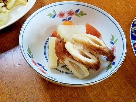 大根　にんじん　竹輪の　ほっこり煮物