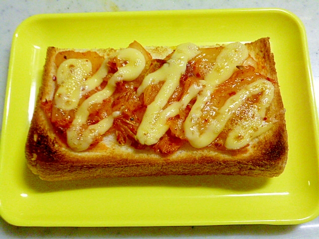 簡単♪食パンでおつまみ♪キムチマヨネーズトースト
