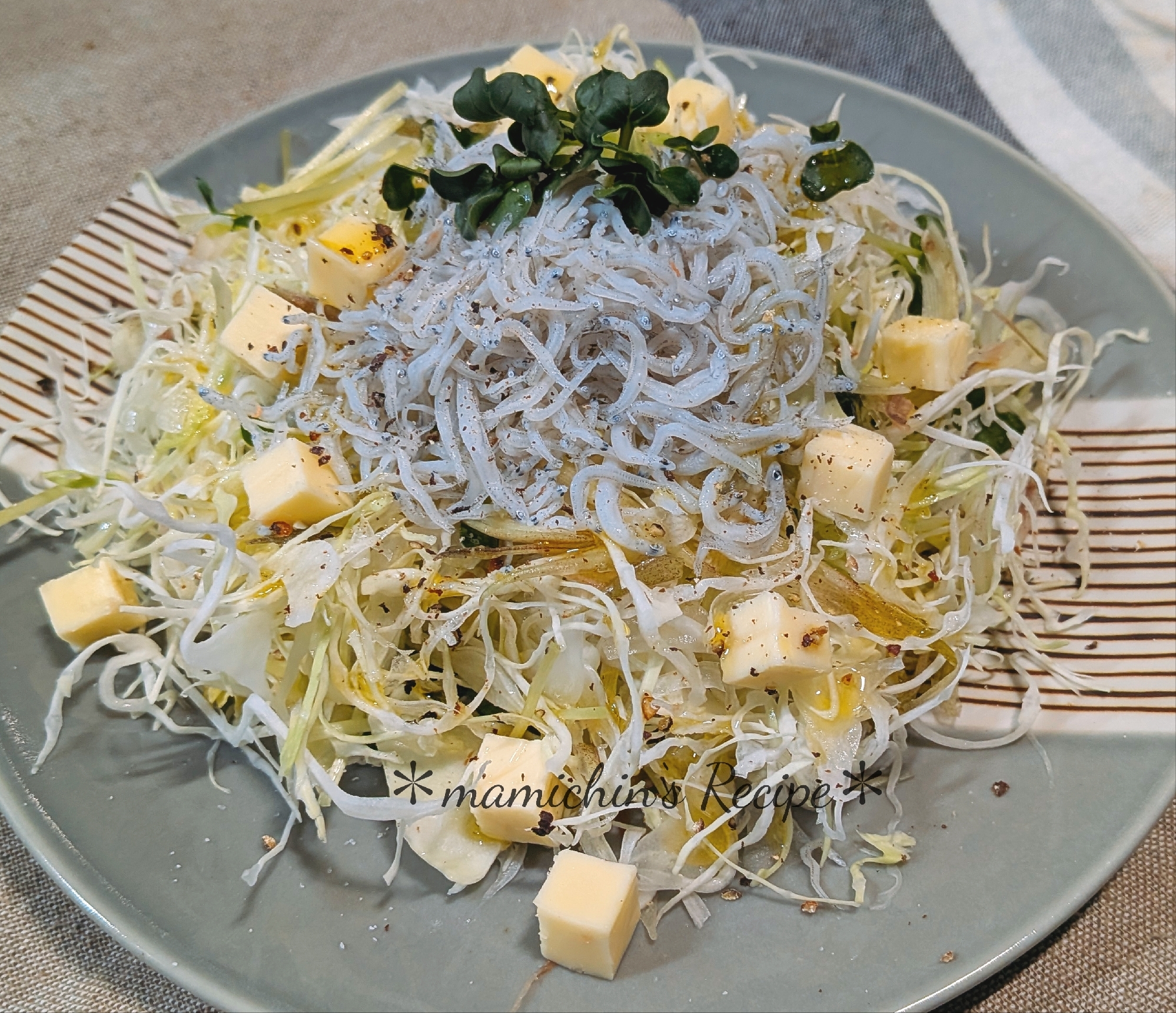 千切りキャベツとしらすのサラダ