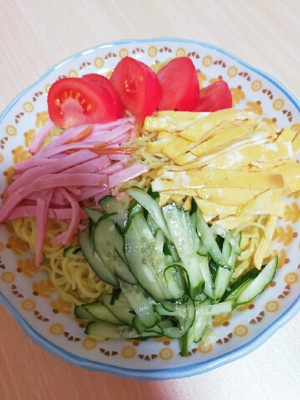 こんばんは♪お昼ごはんの冷やし中華に乗せました。全然細切りできてませんが美味しくいただきました(*^^*)ごちそうさまでした☆