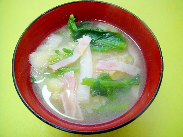 白菜とベーコン菜の花の味噌汁