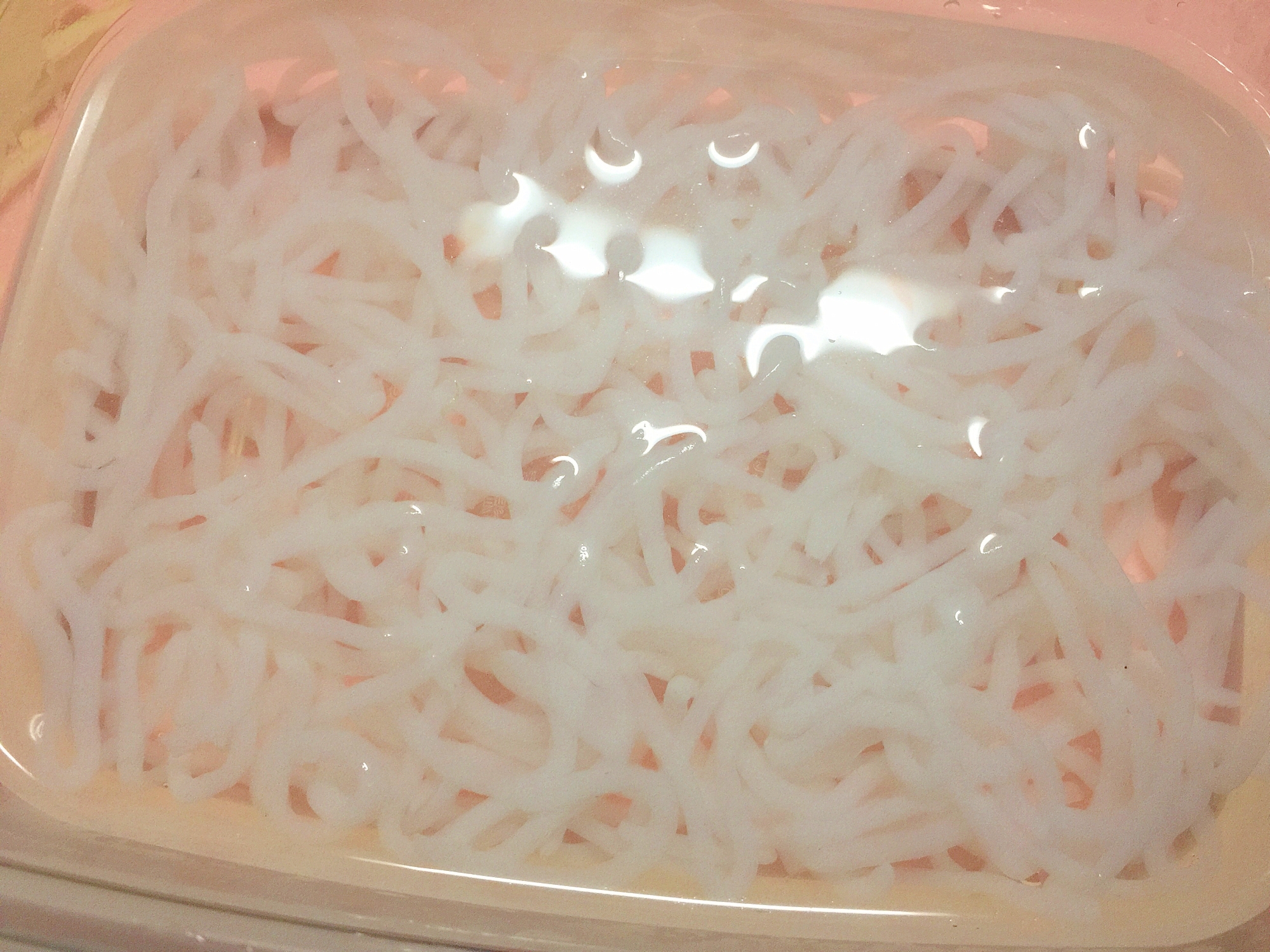 白滝 こんにゃく の湯がきアク抜きはレンジで簡単 レシピ 作り方 By Sachipuri 楽天レシピ 白滝 こんにゃく の湯がきアク抜きはレンジで簡単 レシピ 作り方 By Sachipuri 楽天レシピ