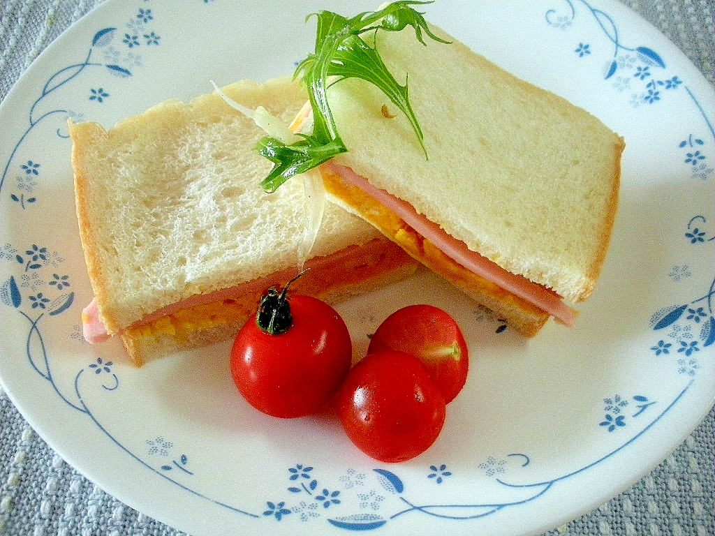胡麻ドレッシング和えかぼちゃサラダのサンドイッチ