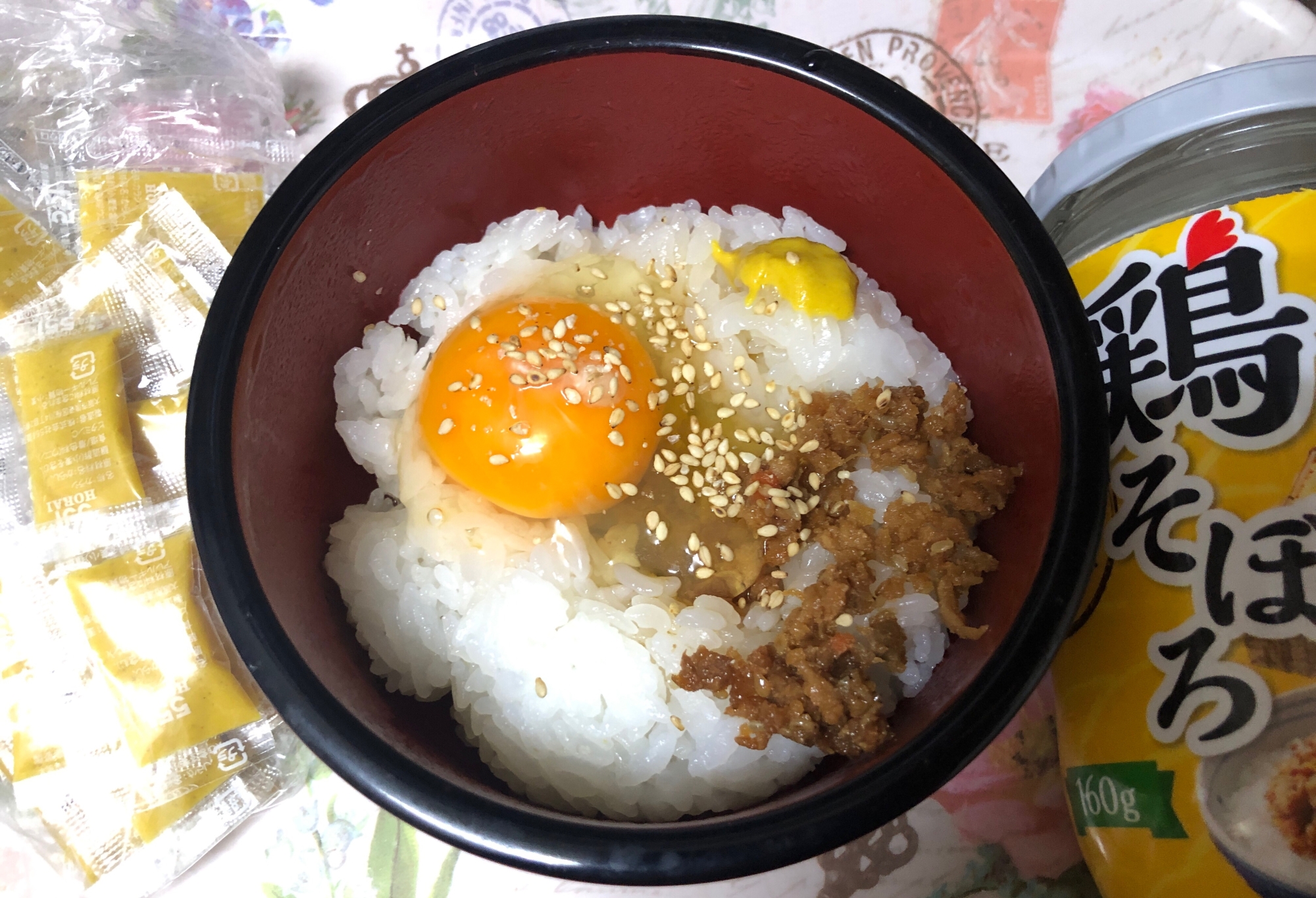 蓬莱の辛子がアクセント‼️からしソボロ卵かけご飯