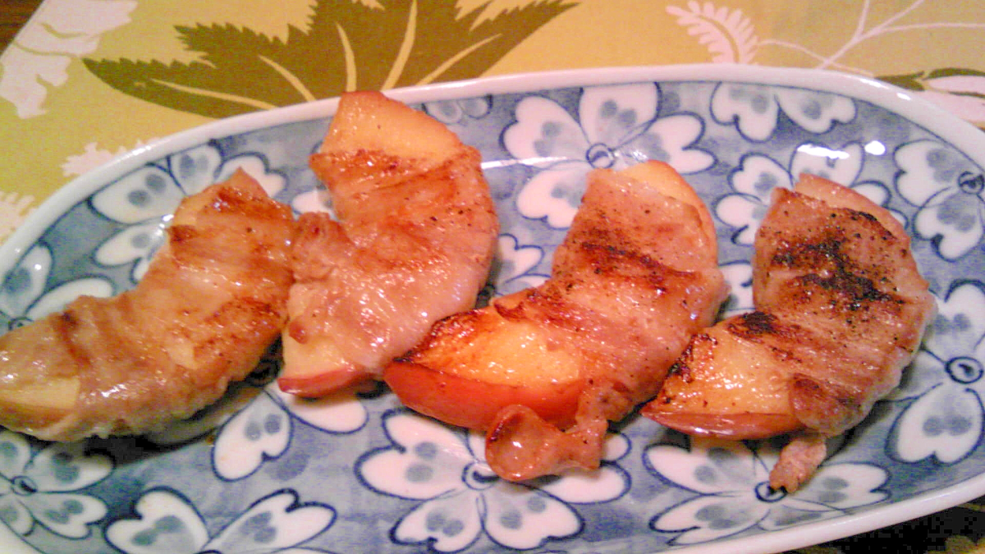 りんごの豚バラ巻き焼き、柚子胡椒風味