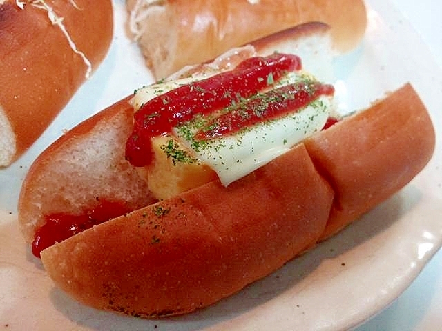 卵焼きとスライスチーズの味付きロールパン