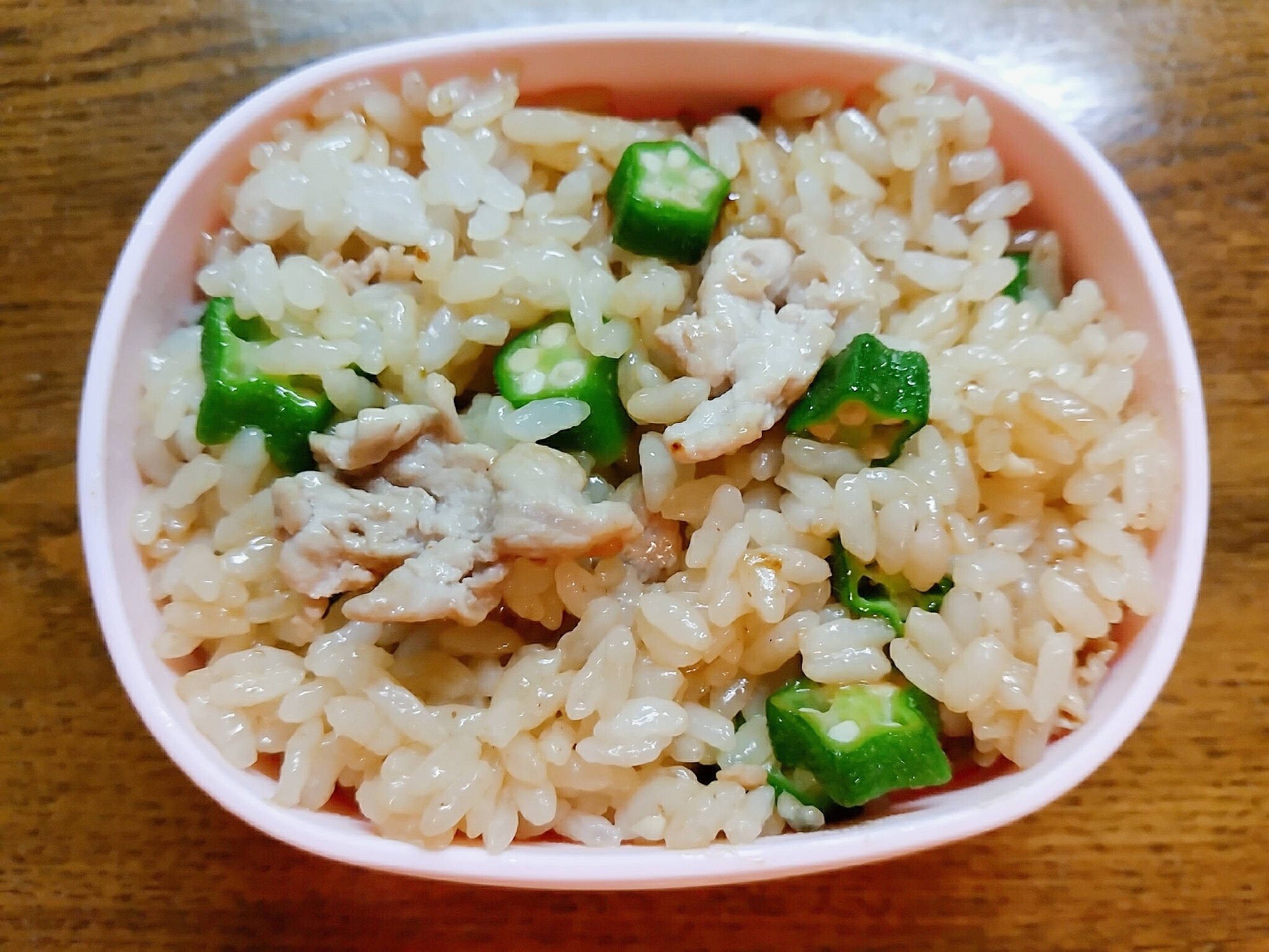 オクラと豚肉の焼き肉のタレ炒めご飯