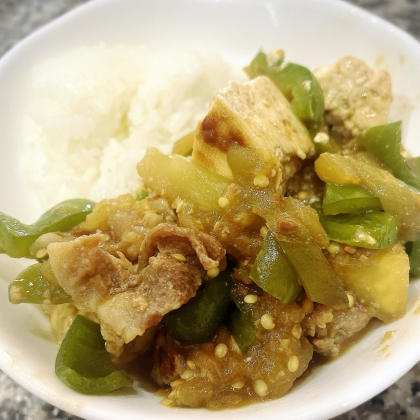 鶏むね肉・ナス・ピーマンで味噌炒め！