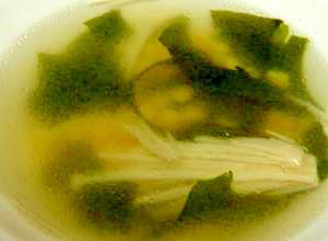 コーンとわかめの中華スープ