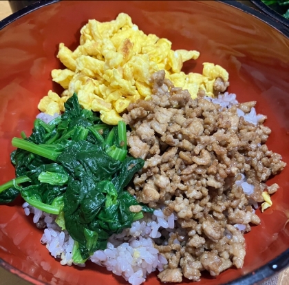 簡単定番♡三色そぼろ丼