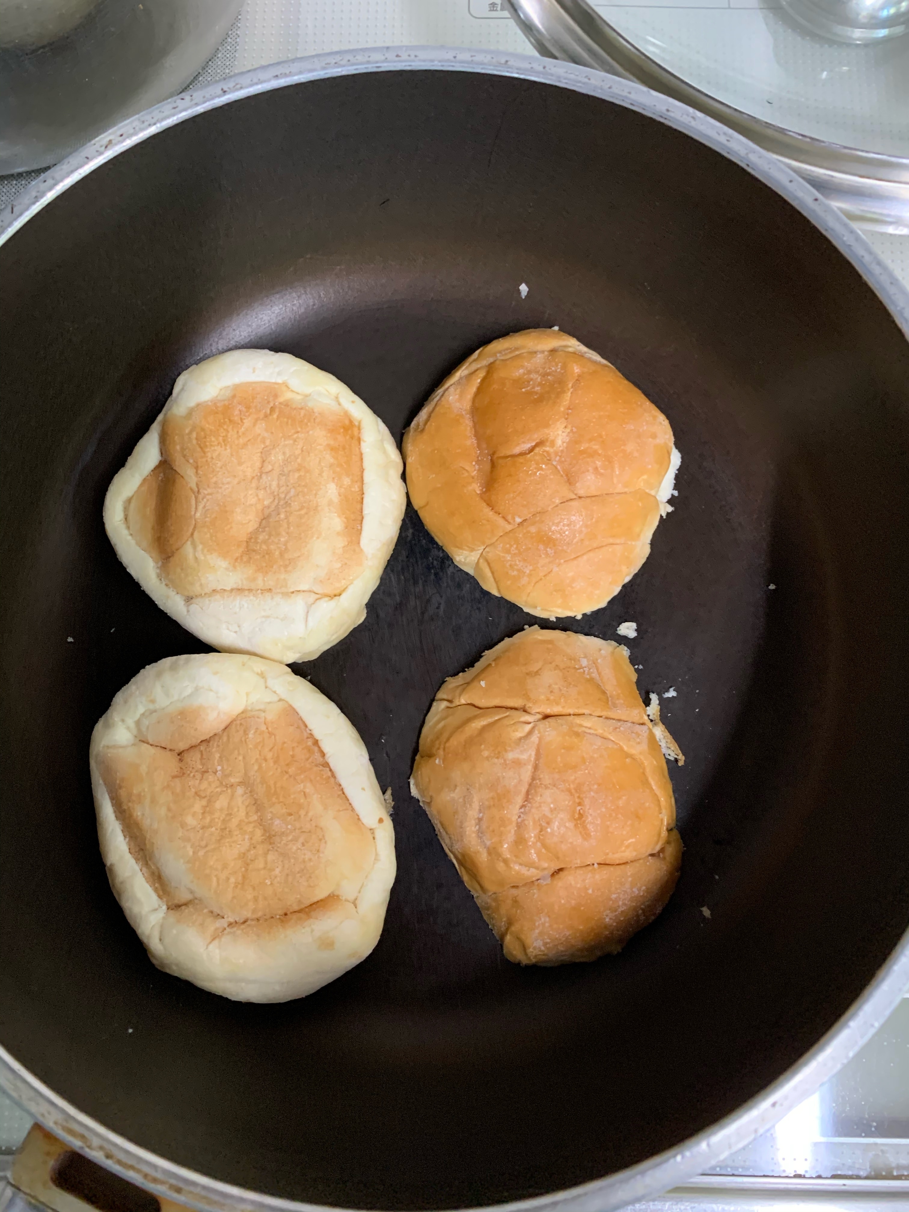 冷凍バターロール フライパンで焼く 蓋をする