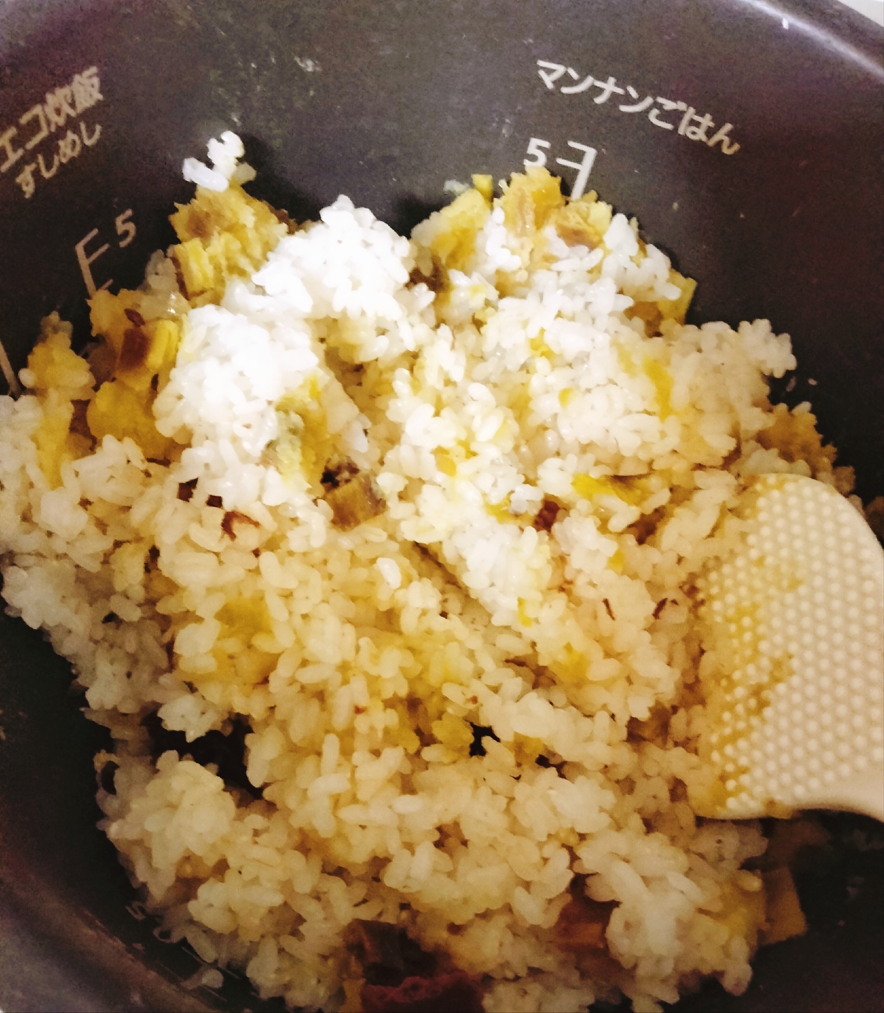 さつまいもと梅干しの炊き込みご飯