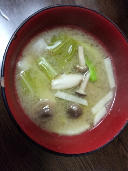 大根しめじキャベツ味噌汁