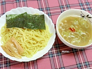 豚ロースとえのき入りのつけ麺スープ