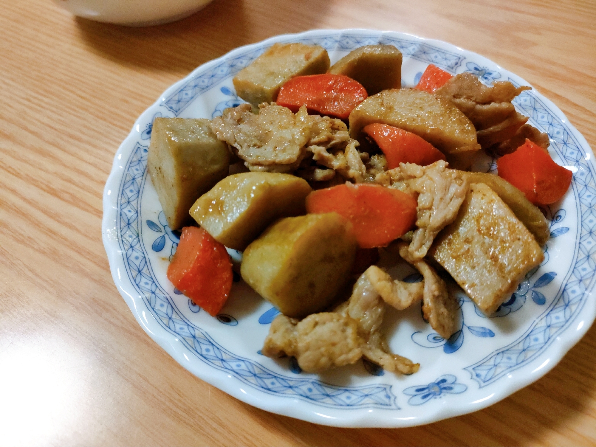 食べきり☆里芋と人参と豚肉のカレー醤油炒め