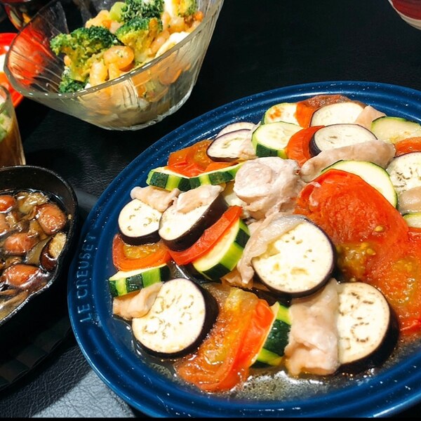 レンジで簡単 ズッキーニとなすとトマトの重ね蒸し レシピ 作り方 By Aya 楽天レシピ レンジで簡単 ズッキーニとなすとトマトの重ね蒸し レシピ 作り方 By Aya 楽天レシピ